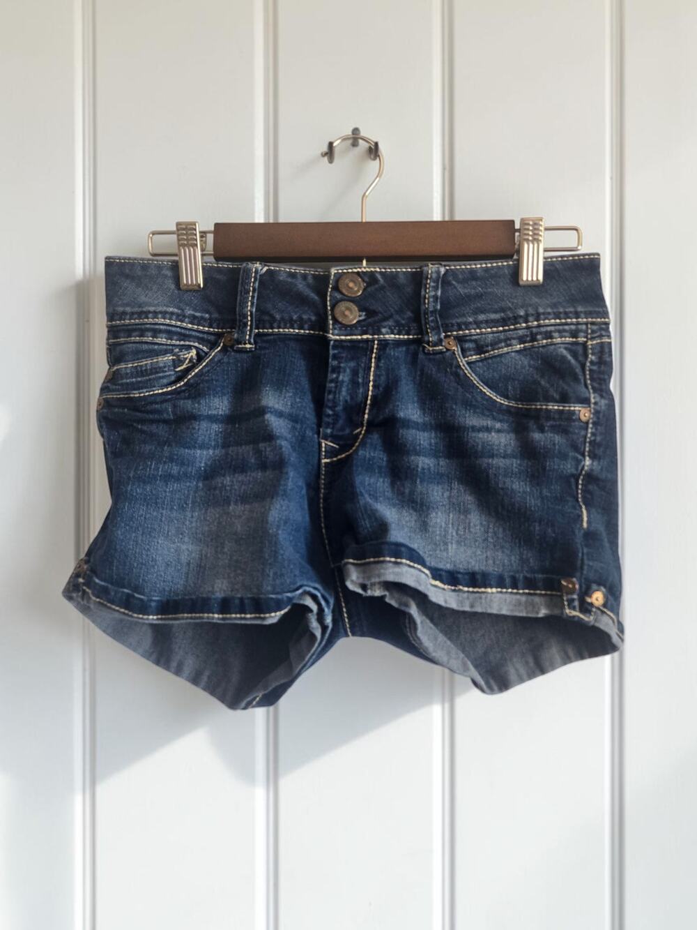 Wallflower Dark Wash Denim Shorts – Juniors Size 7